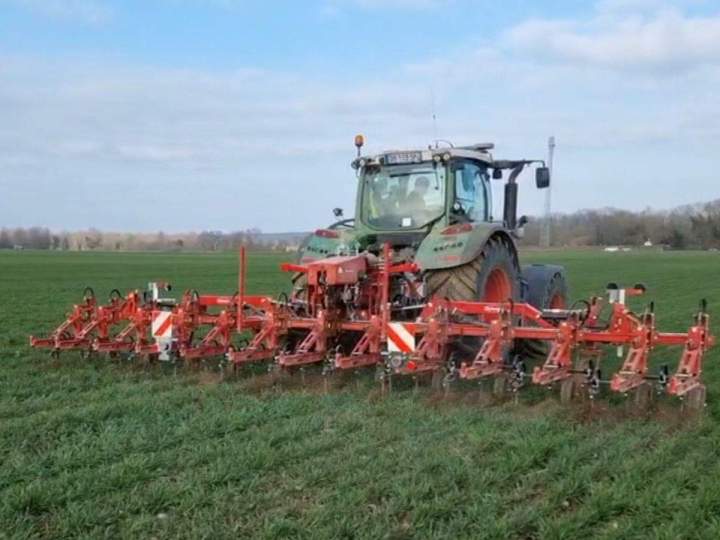 Un sol sain et aéré grâce à notre technique de désherbage mécanique !